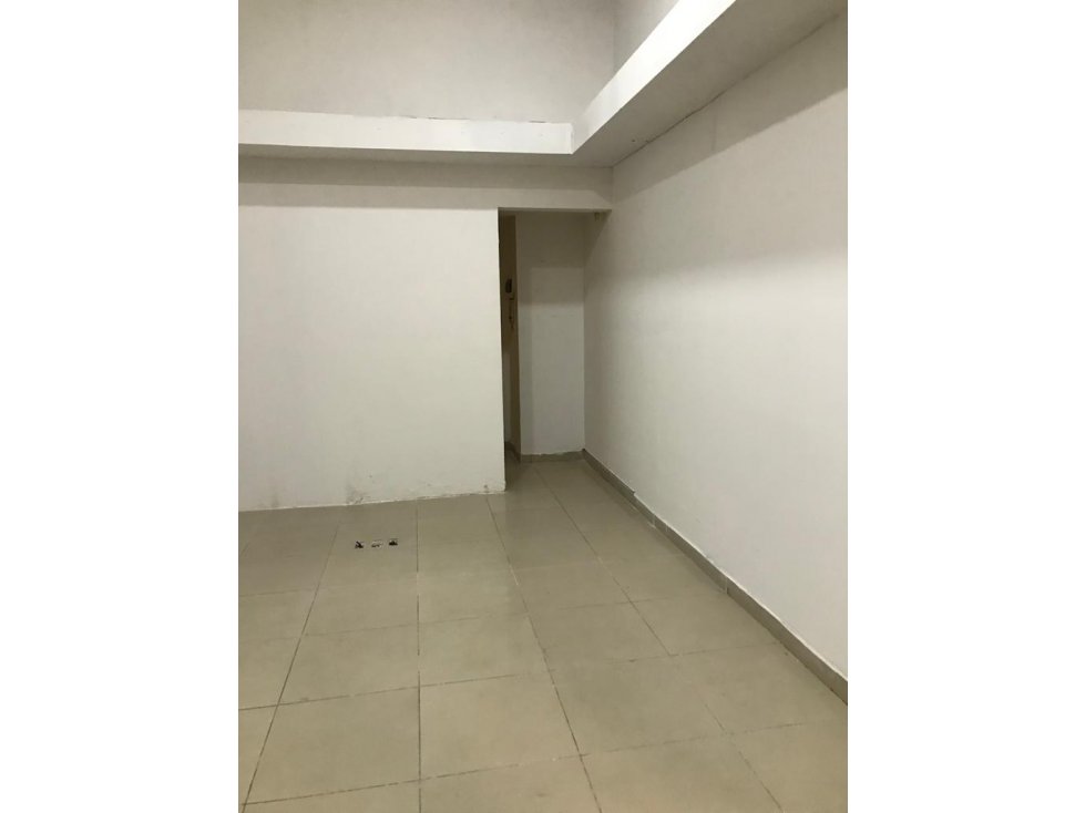 SE ARRIENDA LOCAL CENTRO COMERCIAL SANTA FE. P - 3