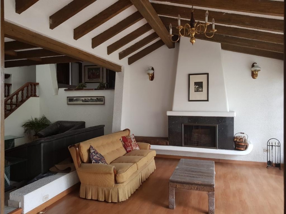 SE VENDE CASA EN CERROS NIZA.P