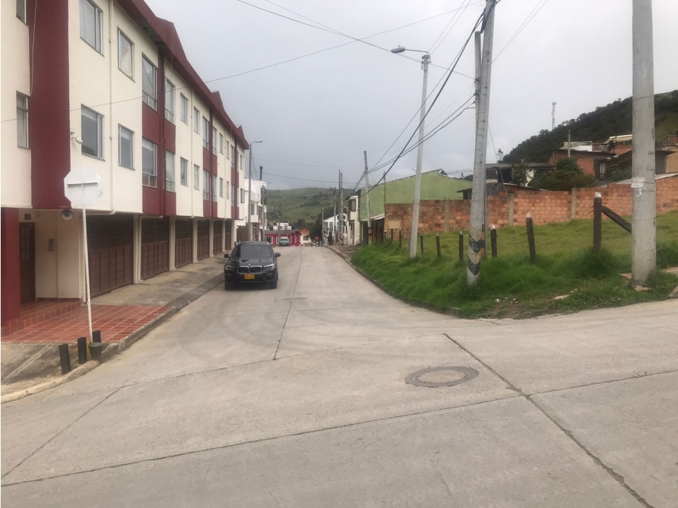 SE VENDE HERMOSO LOTE URBANO EN LA CALERA. P - 2