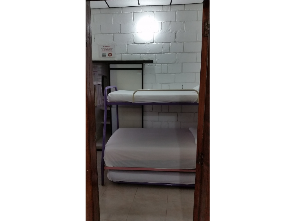 SE VENDE HERMOSA CASA TURISTICA EN MELGAR . A - 3