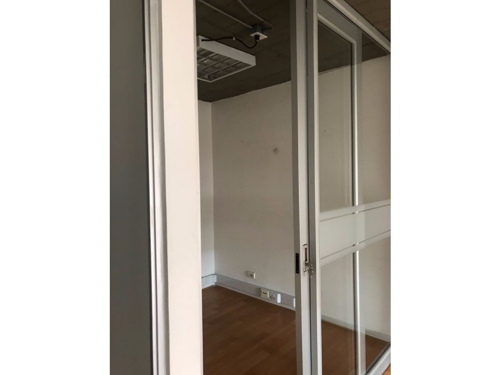SE ARRIENDA OFICINA EN EL BARRIO CONTADOR. A — foto 4