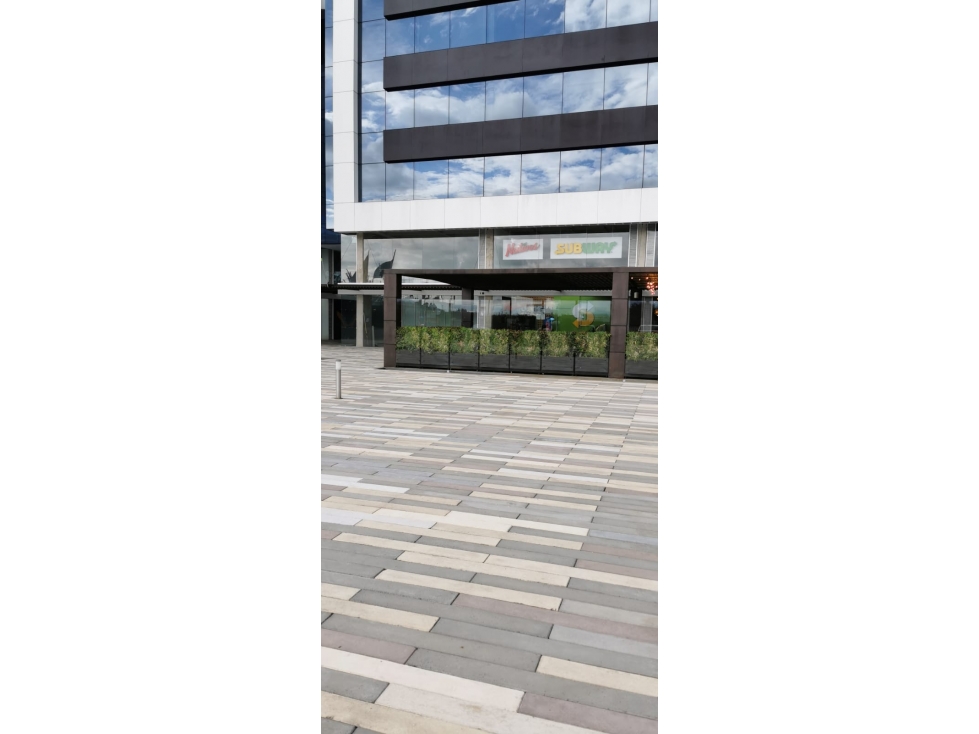 SE VENDE O ARRIENDA HERMOSO LOCAL EN SABANA PARK PARA ESTRENAR.A - 5