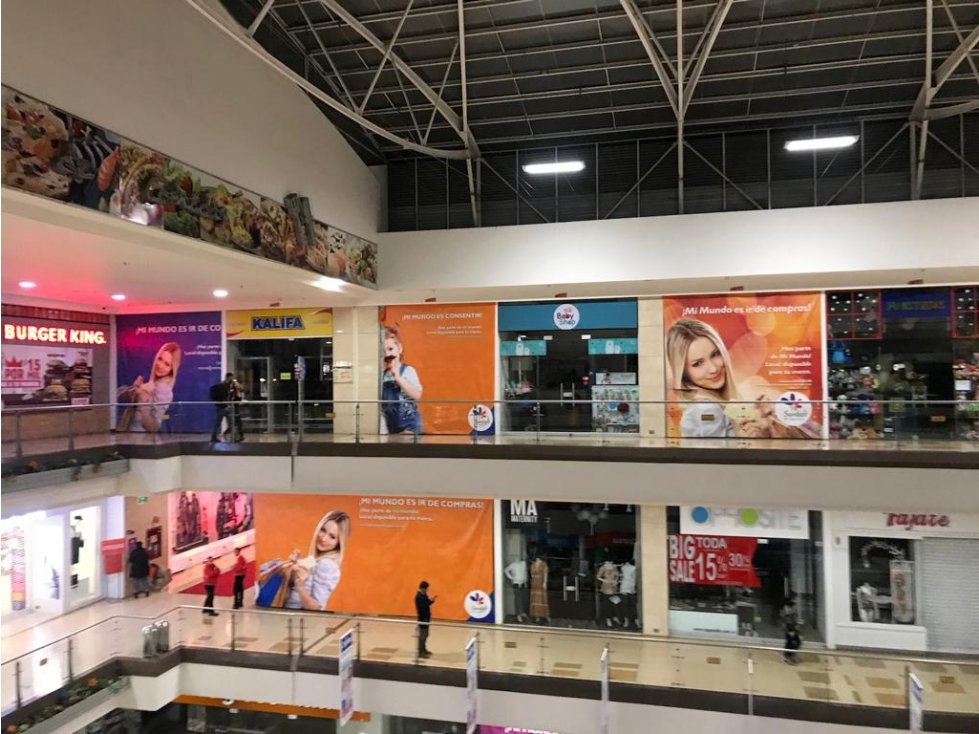 SE ARRIENDA LOCAL CENTRO COMERCIAL SANTA FE. P - 5