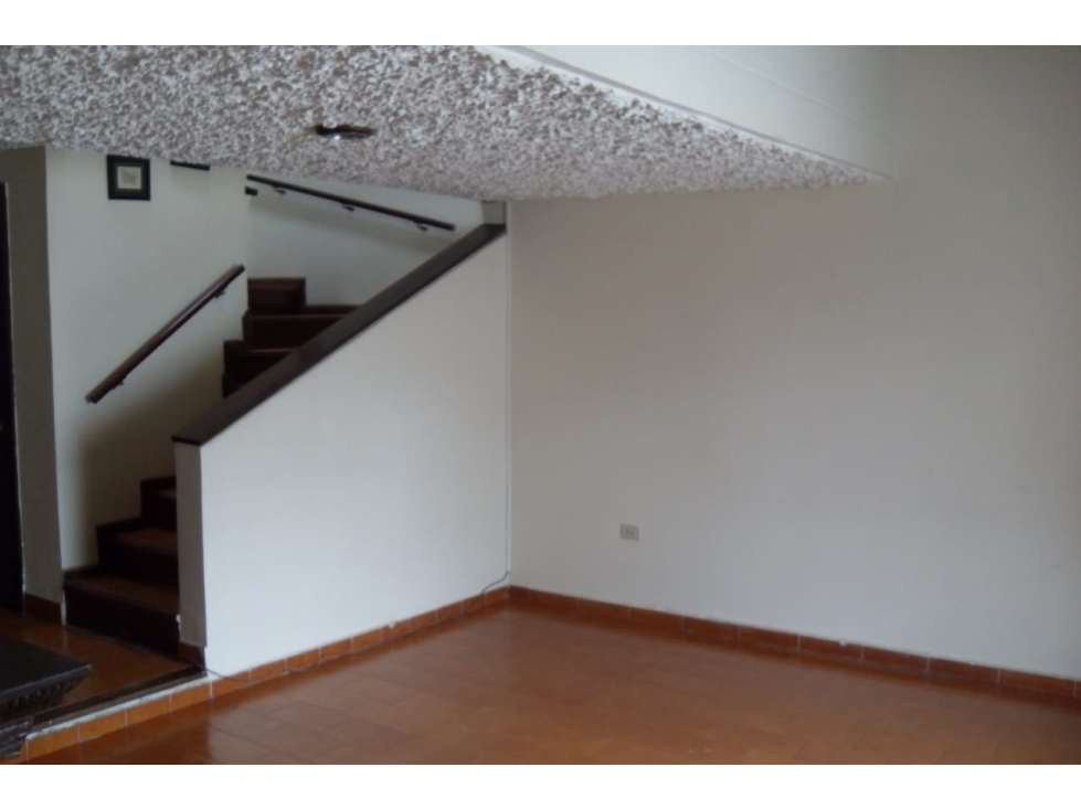 SE VENDE CASA EN ALHAMBRA.P - 6