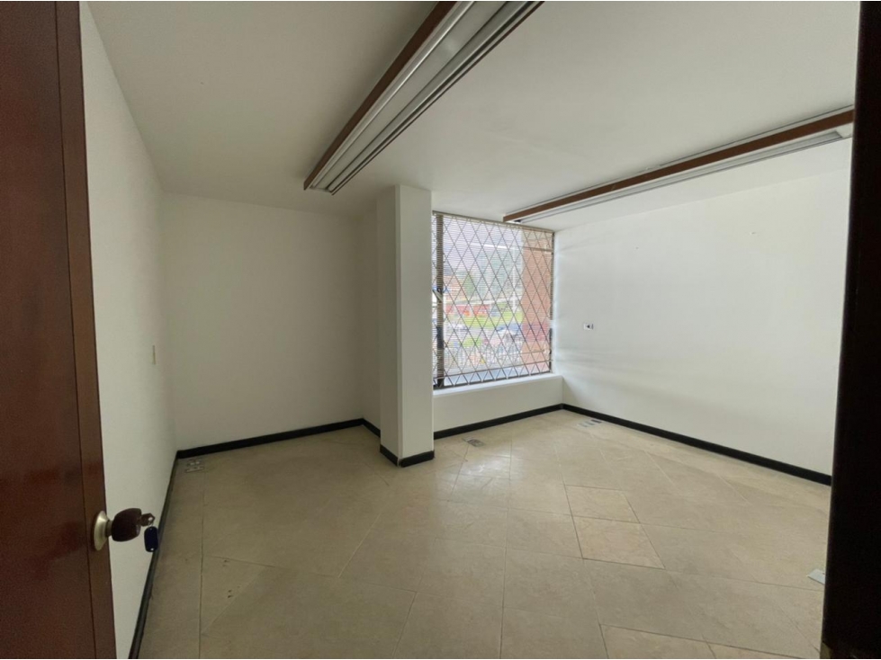 VENDO O ARRIENDO EDIFICIO EN LA CASTELLANA.A - 5