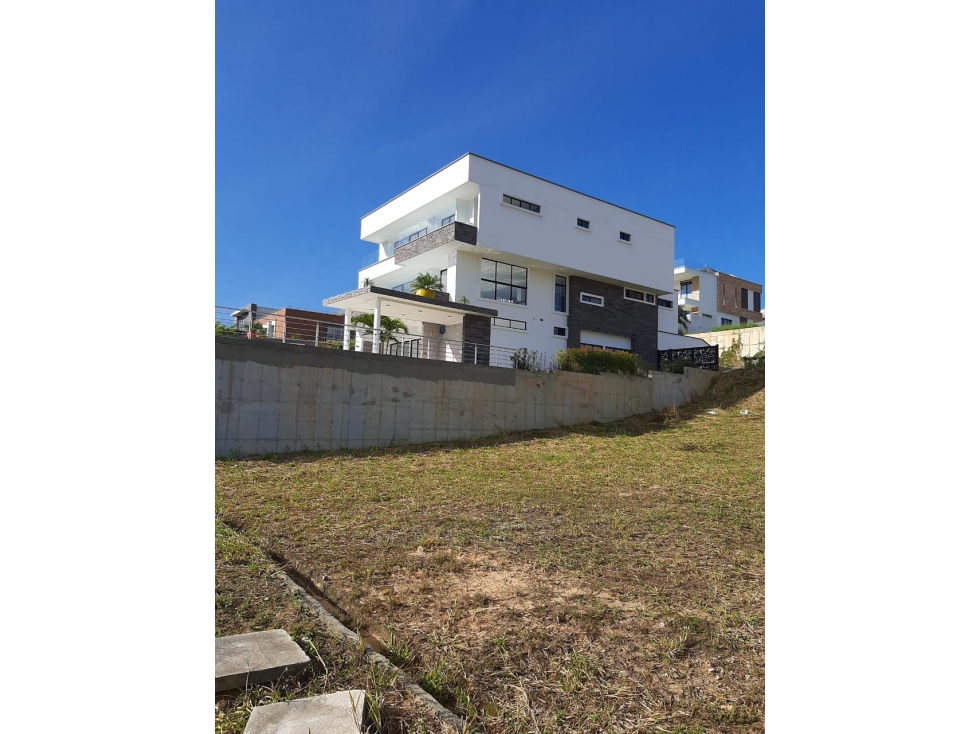 VENDO CASA EN BUCARAMANGA.P - 2