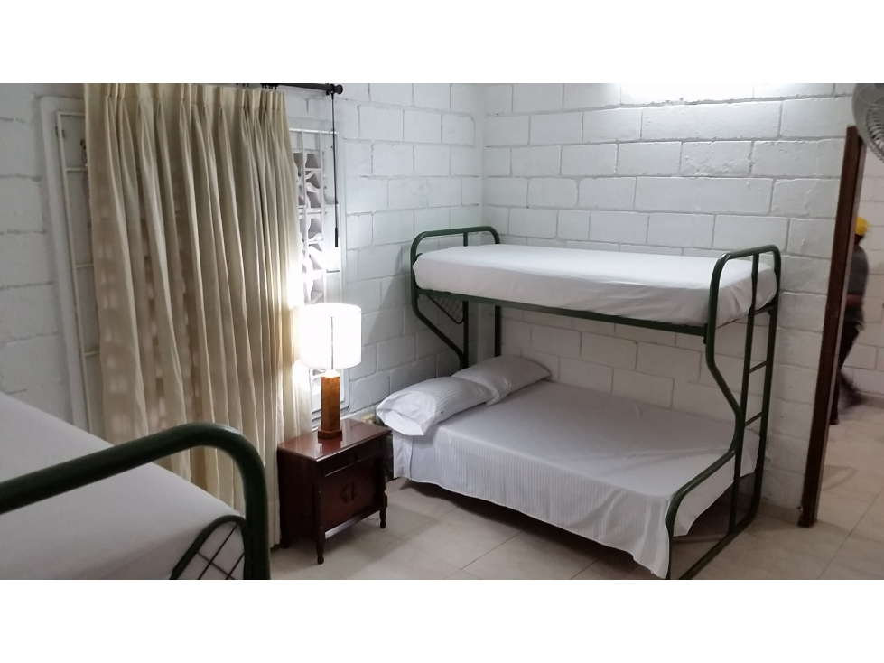 SE VENDE HERMOSA CASA TURISTICA EN MELGAR . A - 5