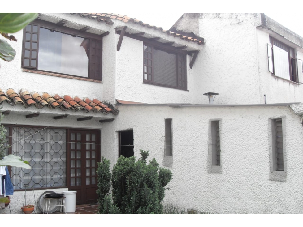 SE VENDE CASA EN ALHAMBRA.P - 2