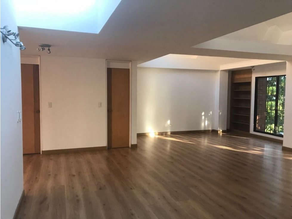 SE VENDE O ARRIENDA OFICINA EN EL CHICO.P