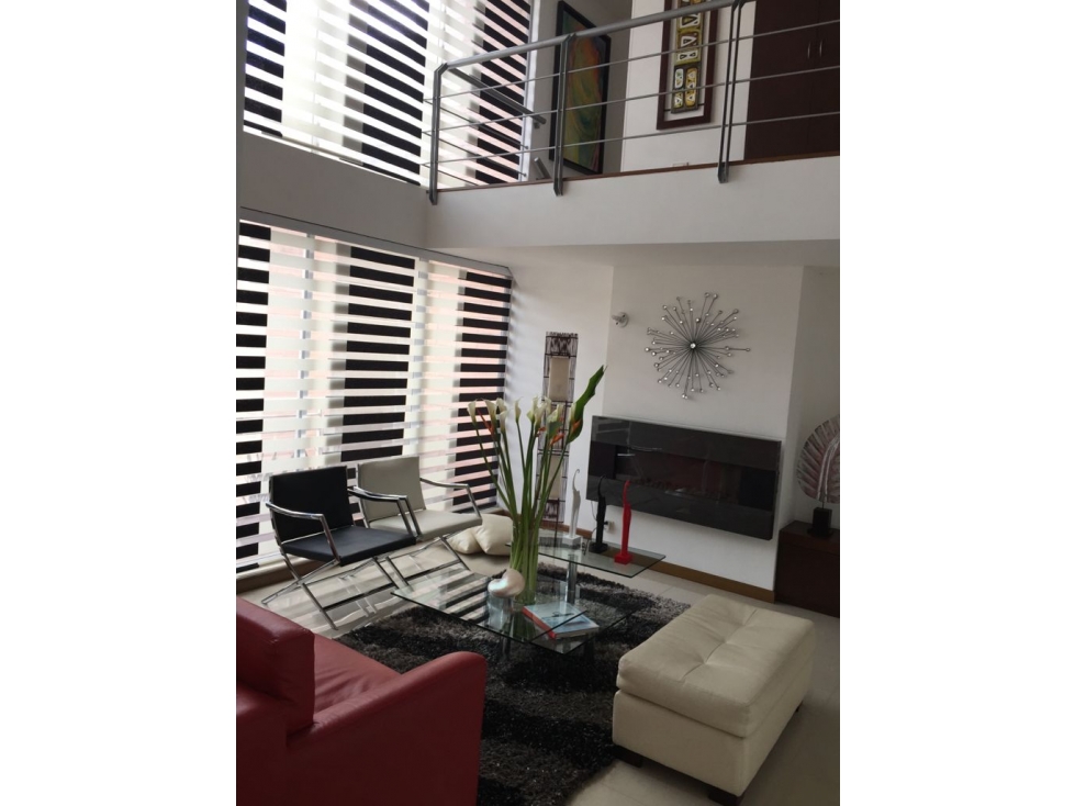 SE VENDE HERMOSO APTO DUPLEX EN ARANJUEZ CON TERRAZA.P
