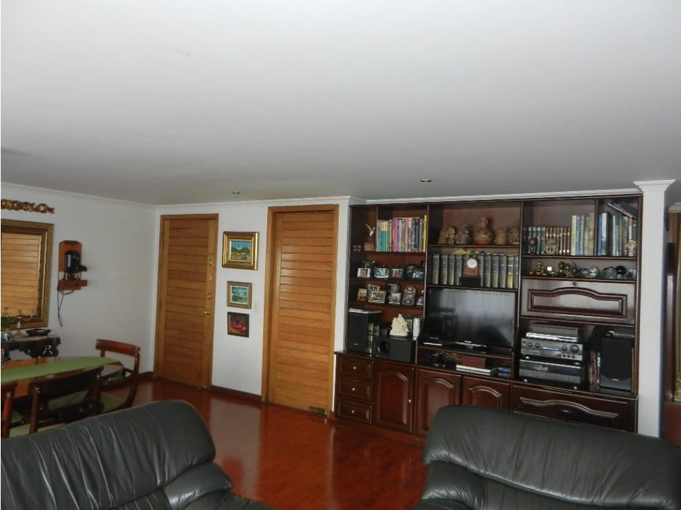 SE VENDE HERMOSO APARTAMENTO EN SANTA BARBARA CENTRAL. A — foto 2