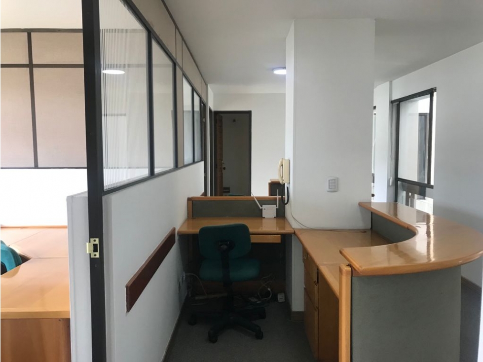 SE VENDE O ARRIENDA OFICINA EN SANTA BARBARA. P — foto 2