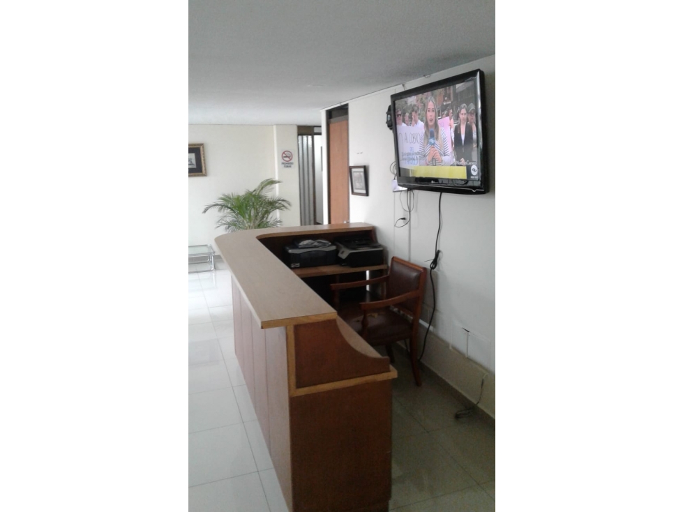 SE VENDE O SE ARRIENDA HERMOSA OFICINA EN CHAPINERO. A — foto 2