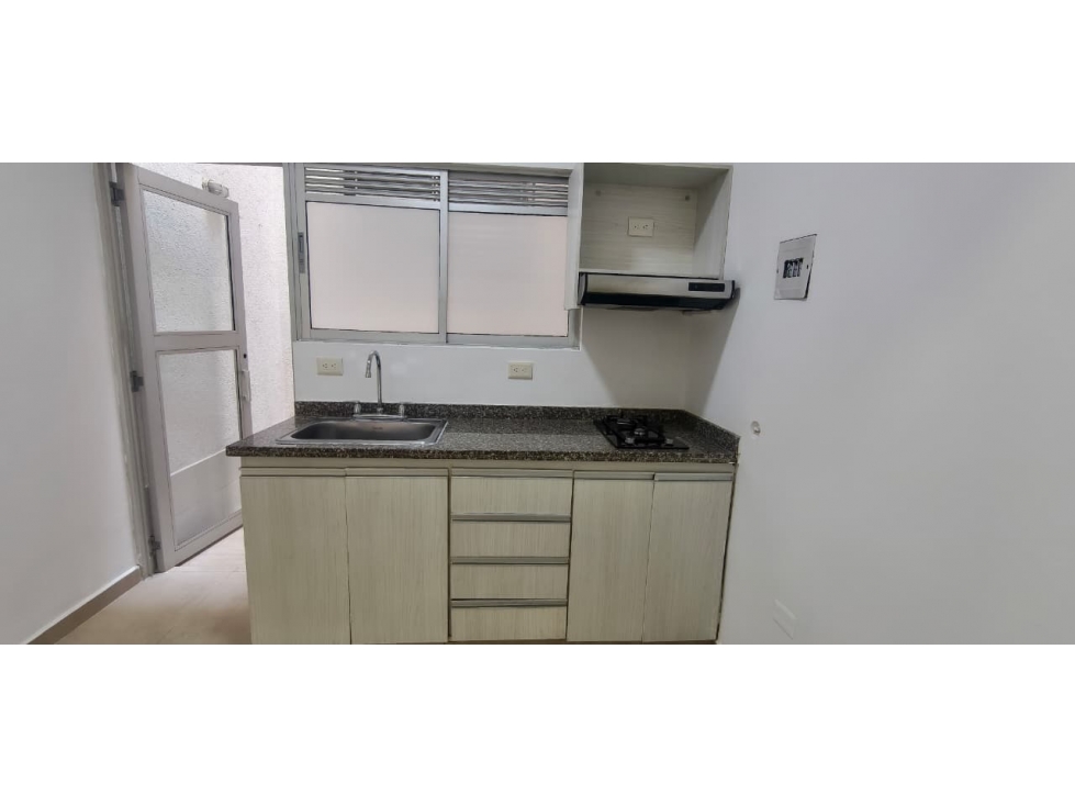 ARRIENDO APARTAESTUDIO GRANADA CON SERVICIOS INCLUIDOS — foto 2