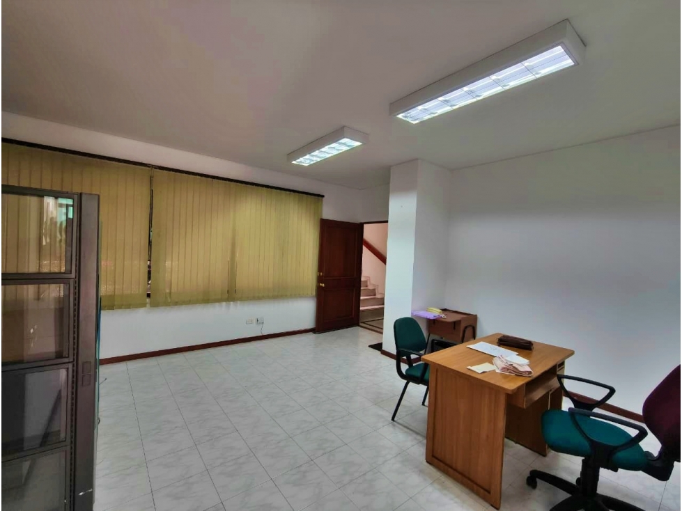 VENTA OFICINA AMOBLADA VERSALLES NORTE DE CALI
