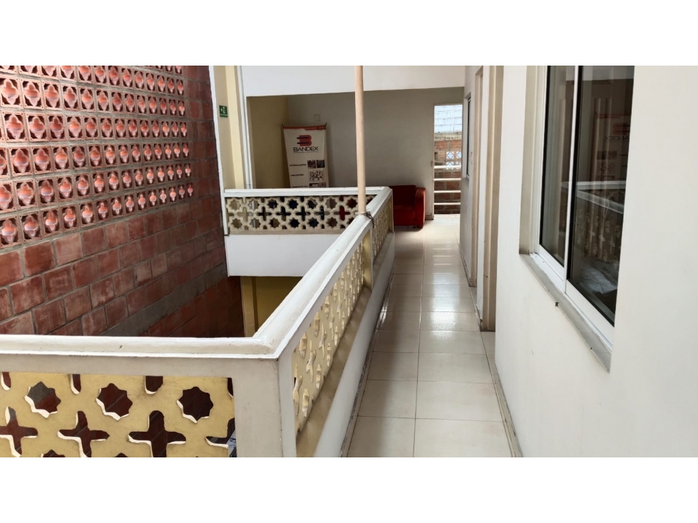 ARRIENDO BODEGA CON LOCAL Y OFICINAS BARRIO GUAYAQUIL CALI — foto 4