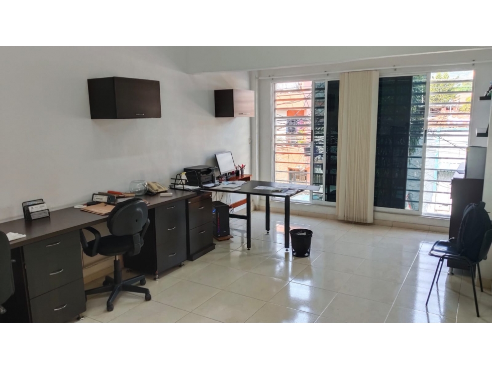 ARRIENDO BODEGA CON LOCAL Y OFICINAS BARRIO GUAYAQUIL CALI — foto 2