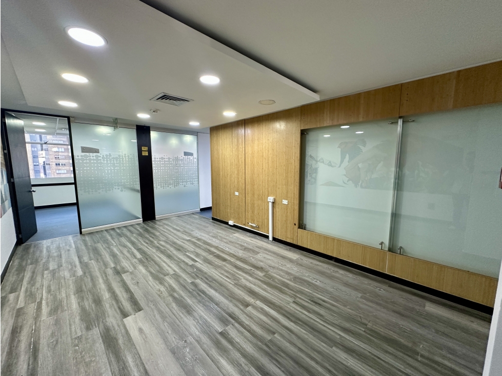 Arriendo y venta de oficina en Ciudad del Río - Medellín — foto 6