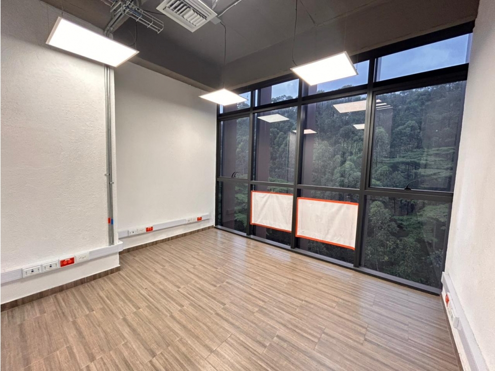 Arriendo y venta de Oficina en Medellín Sector Las Palmas — foto 4