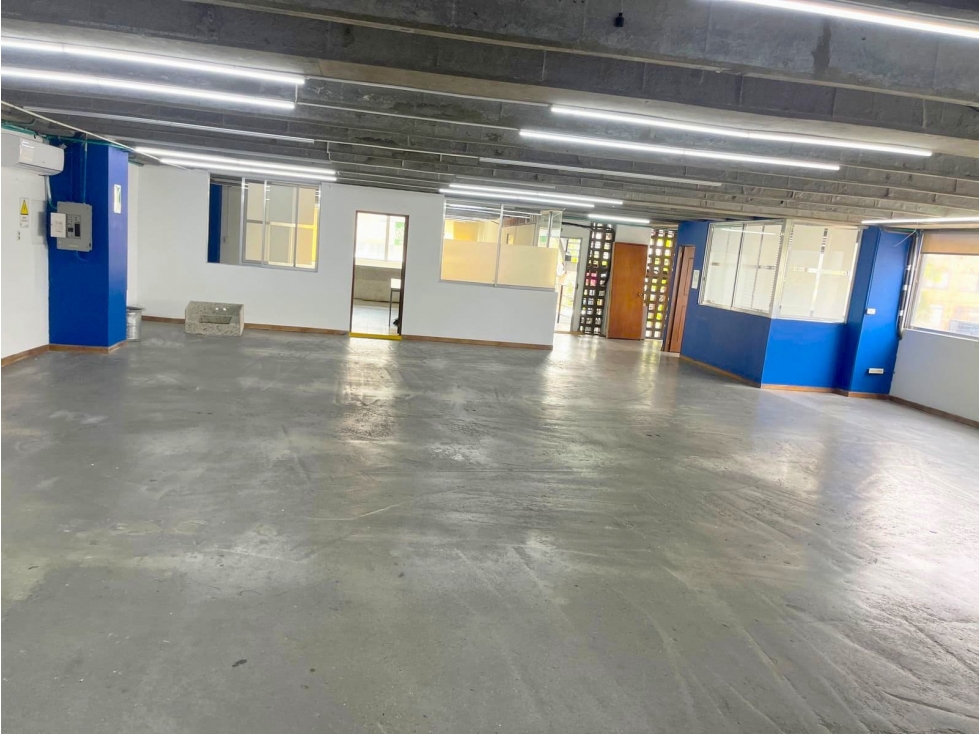 Arriendo bodega en Envigado, sector primavera. - 2