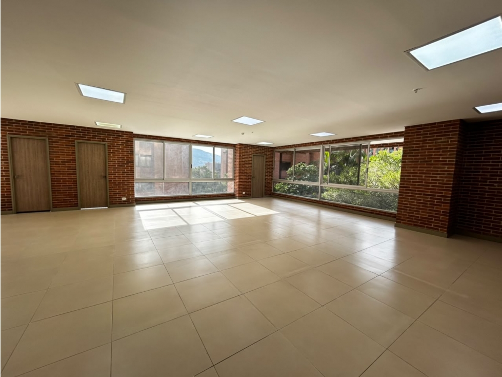 Arriendo de Oficina en el Poblado, Sector Catropol