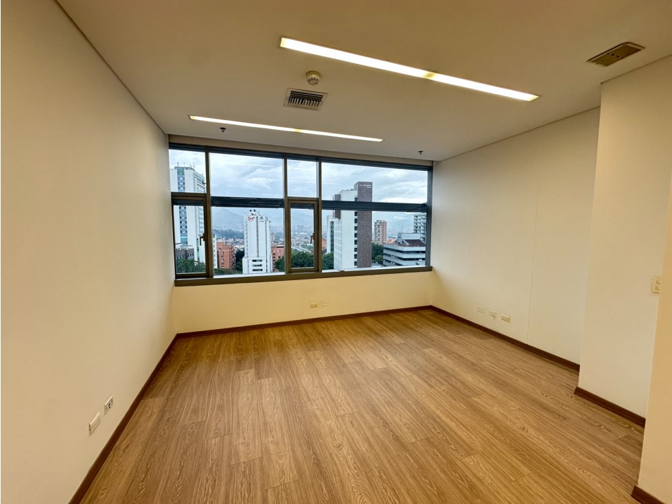 Arriendo Oficina en Milla de Oro - Medellín — foto 6