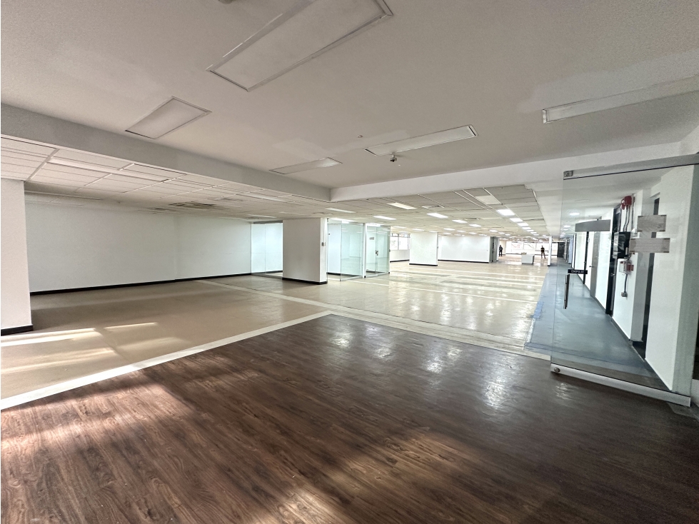 Arriendo y venta de oficina en Ciudad del Río - Medellín — foto 5