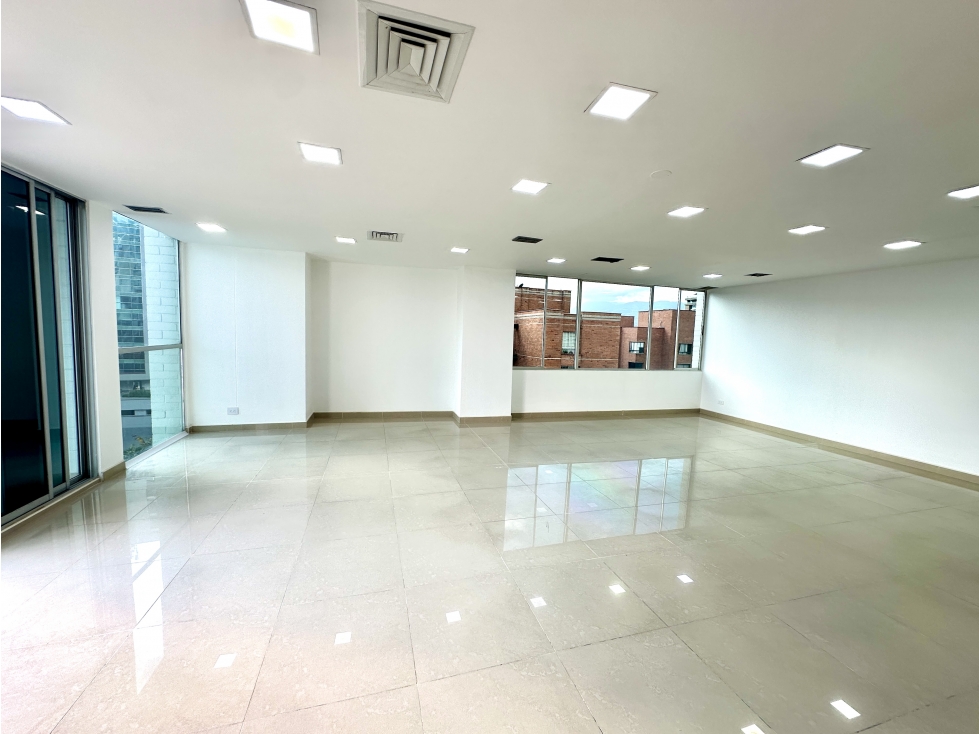 Arriendo Oficina en Milla de Oro - Medellín — foto 3