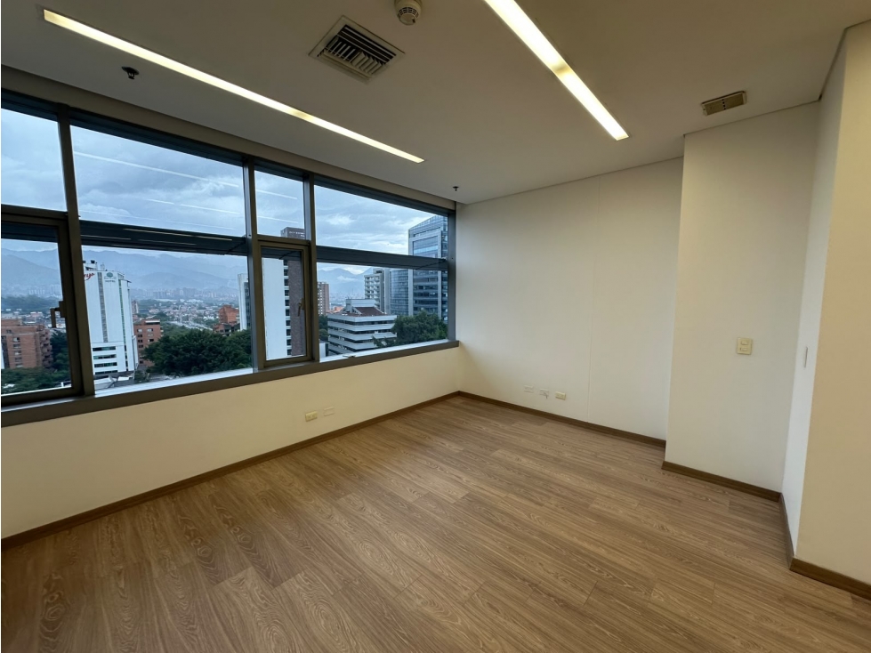 Arriendo Oficina en Milla de Oro - Medellín — foto 2