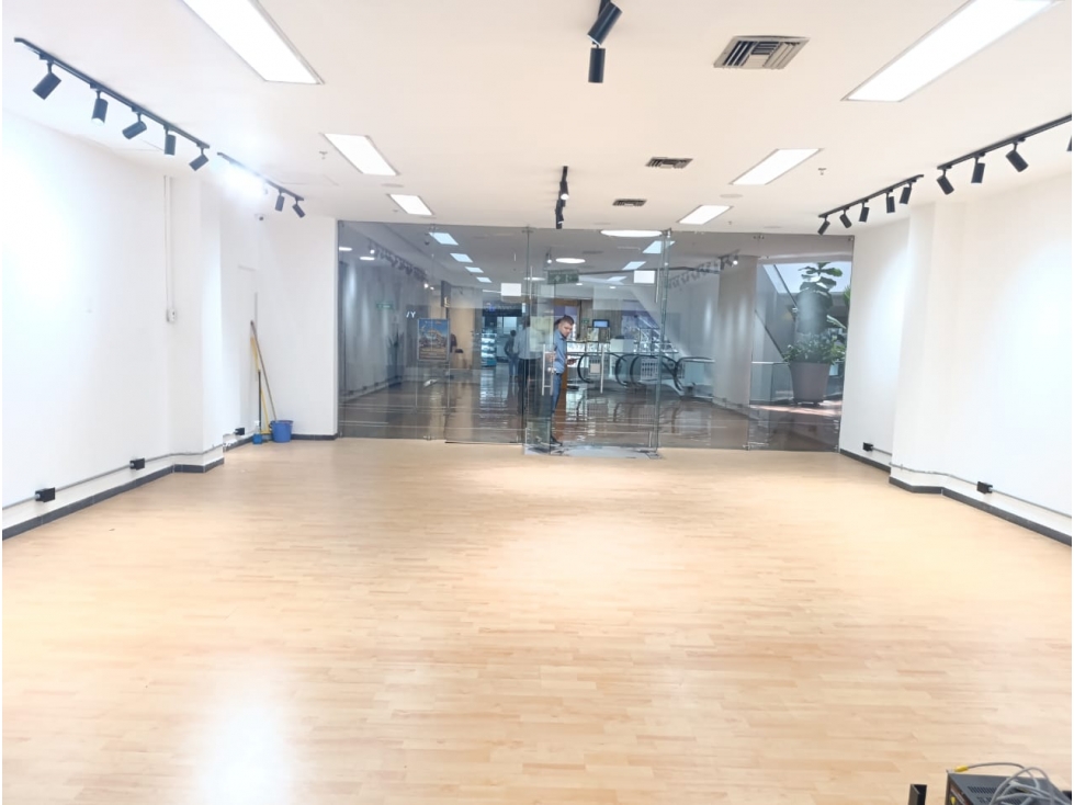 Arriendo de local comercial, centro comercial Unicentro - Medellín