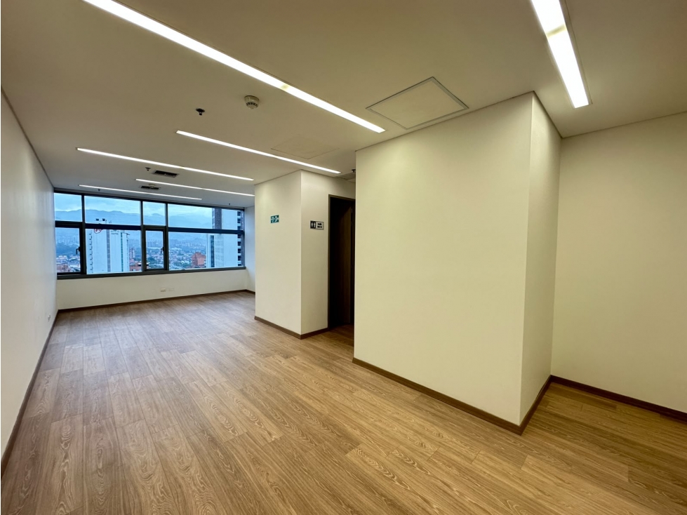 Arriendo Oficina en Milla de Oro - Medellín