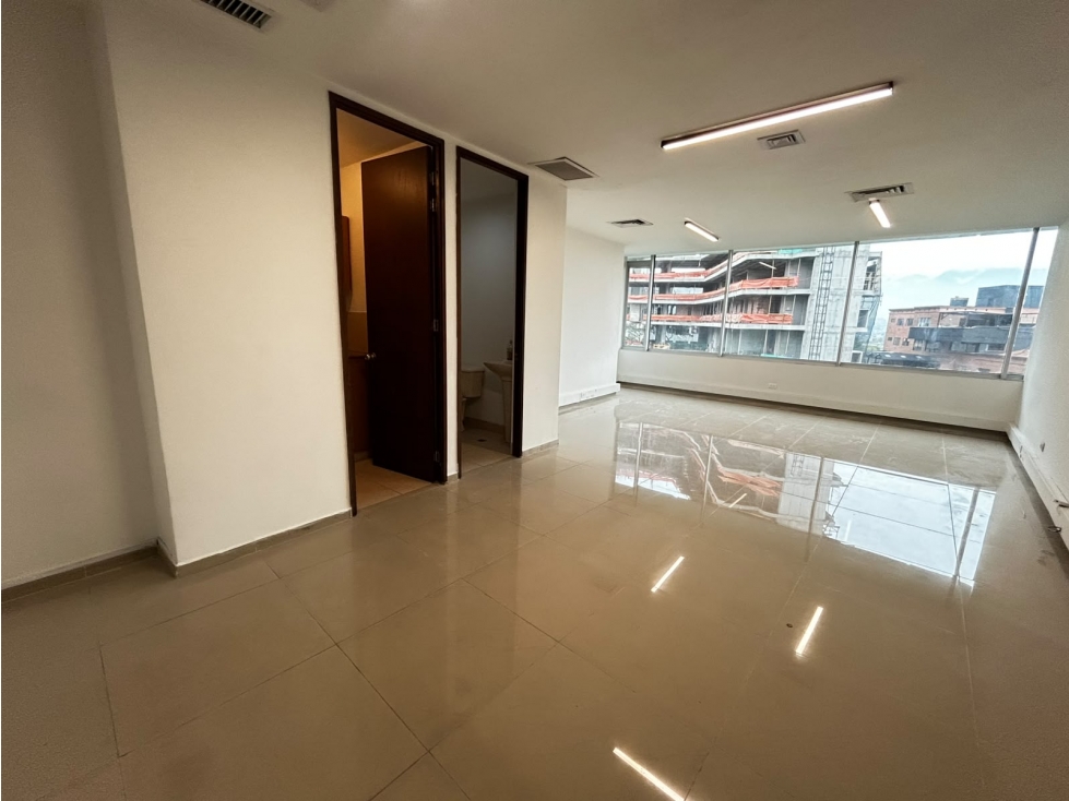 Arriendo de Oficina en Oviedo - Medellín