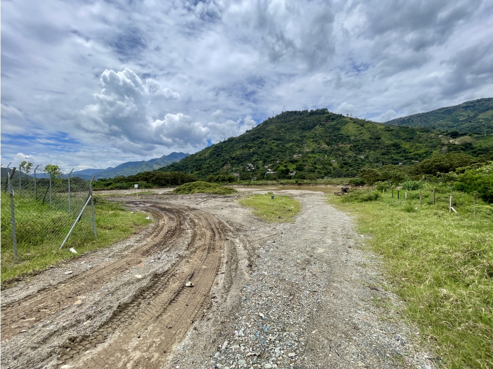Arriendo y venta de lote industrial en Barbosa sobre autopista Norte — foto 2