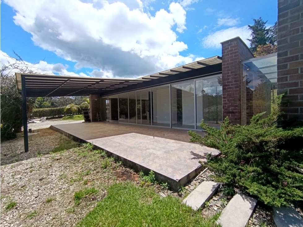 Venta de Casa en Parcelación sobre la vía Rionegro - La Ceja