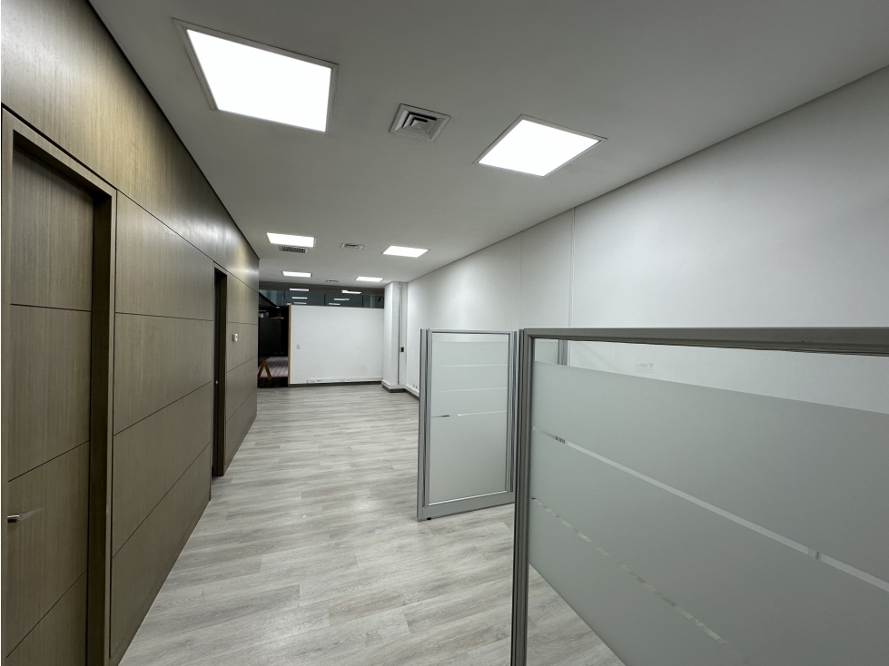 Arriendo de Oficina en Ciudad Del Río - Medellín — foto 2