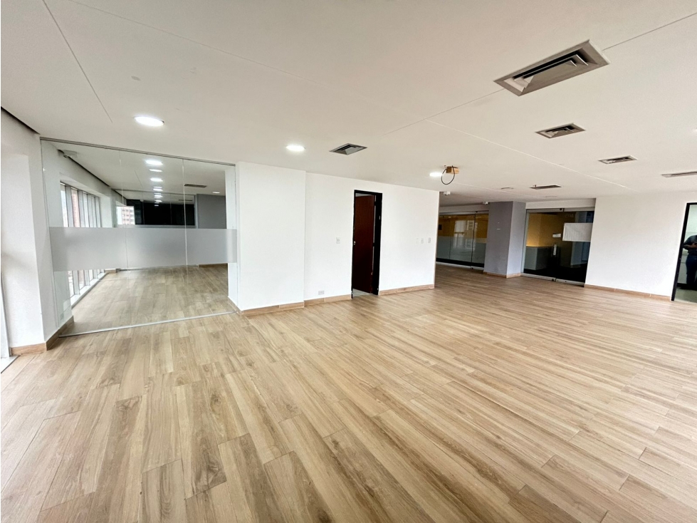 Arriendo oficina en el Poblado, Sector El Campestre — foto 3