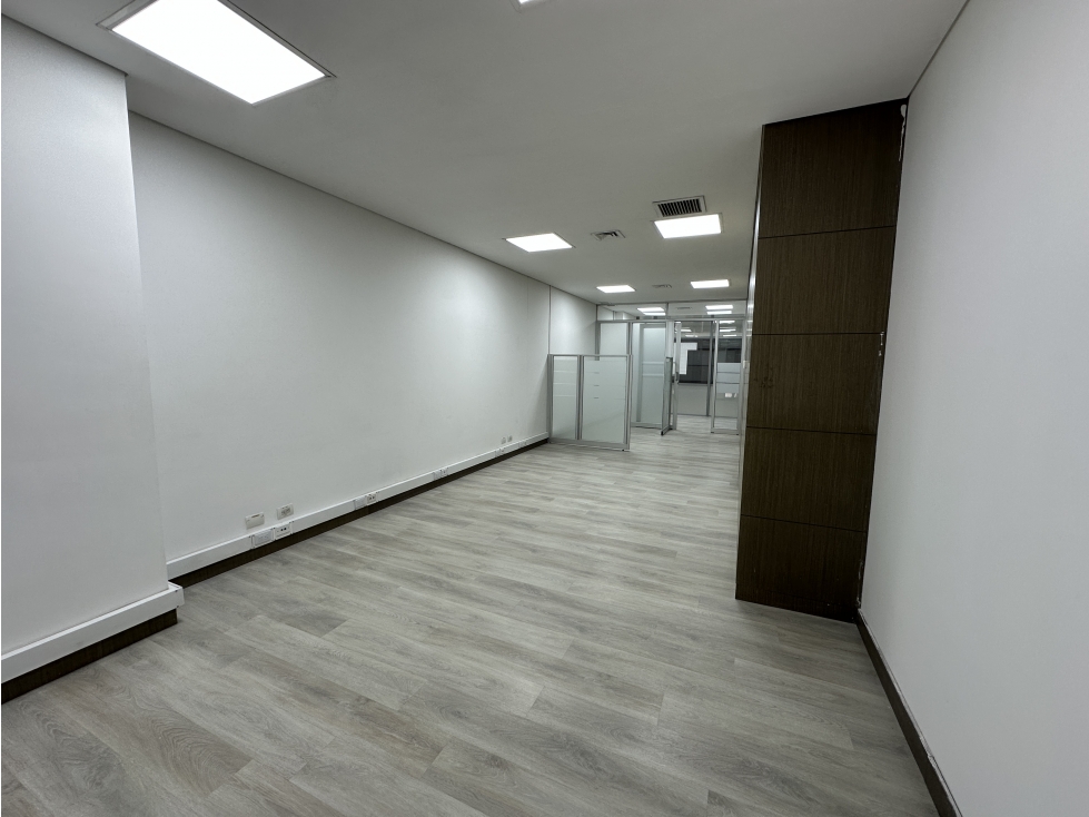 Arriendo de Oficina en Ciudad Del Río - Medellín — foto 4