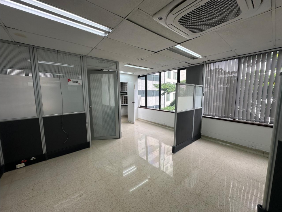 Arriendo Oficina en Milla de Oro - Medellín — foto 2