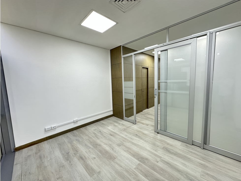 Arriendo de Oficina en Ciudad Del Río - Medellín — foto 5