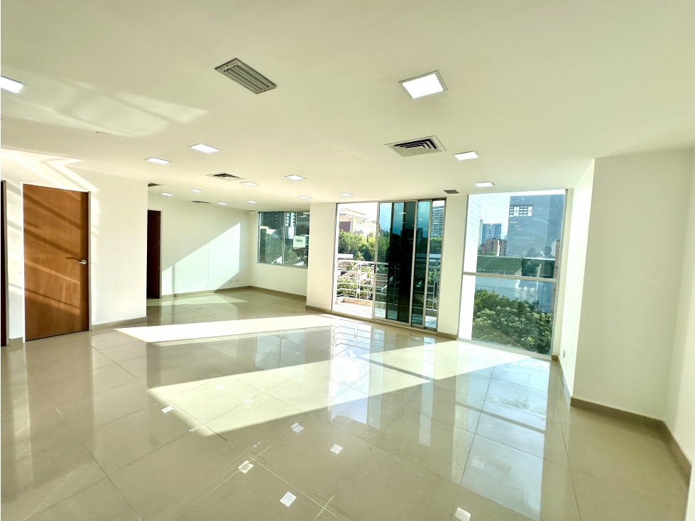 Arriendo Oficina en Milla de Oro - Medellín — foto 2