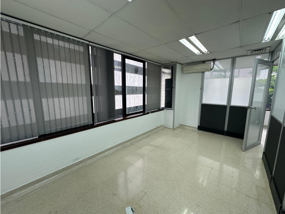 Arriendo Oficina en Milla de Oro - Medellín — foto 3
