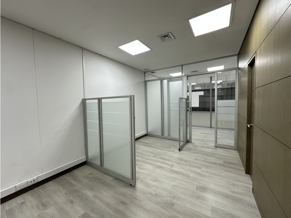 Arriendo de Oficina en Ciudad Del Río - Medellín — foto 3