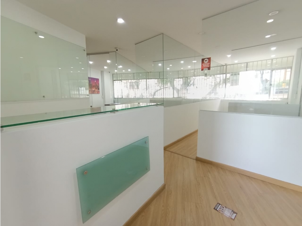 Arriendo y venta de Oficina en el Poblado - Medellin
