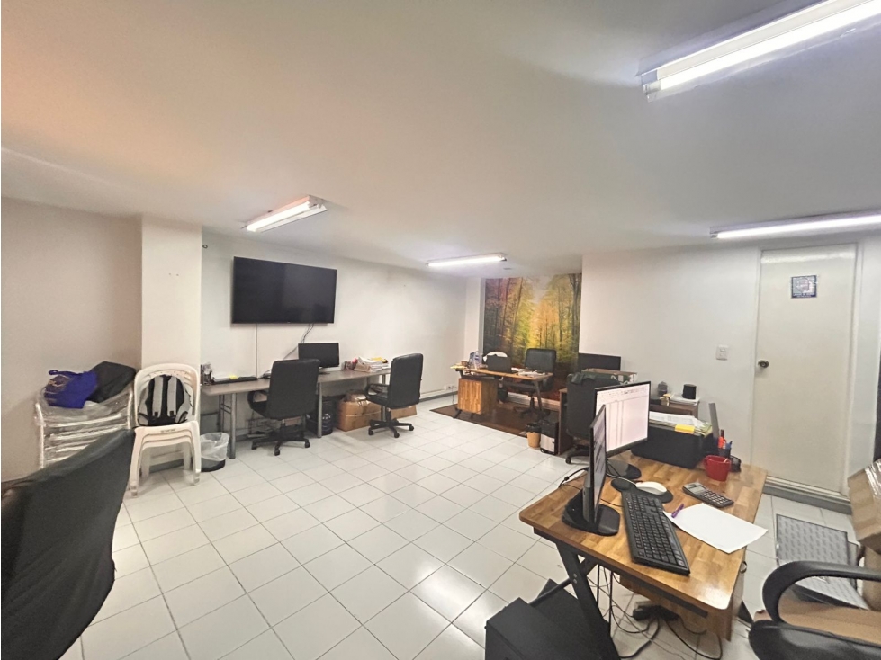 Arriendo oficina en el Poblado - Centro Comercial automotriz