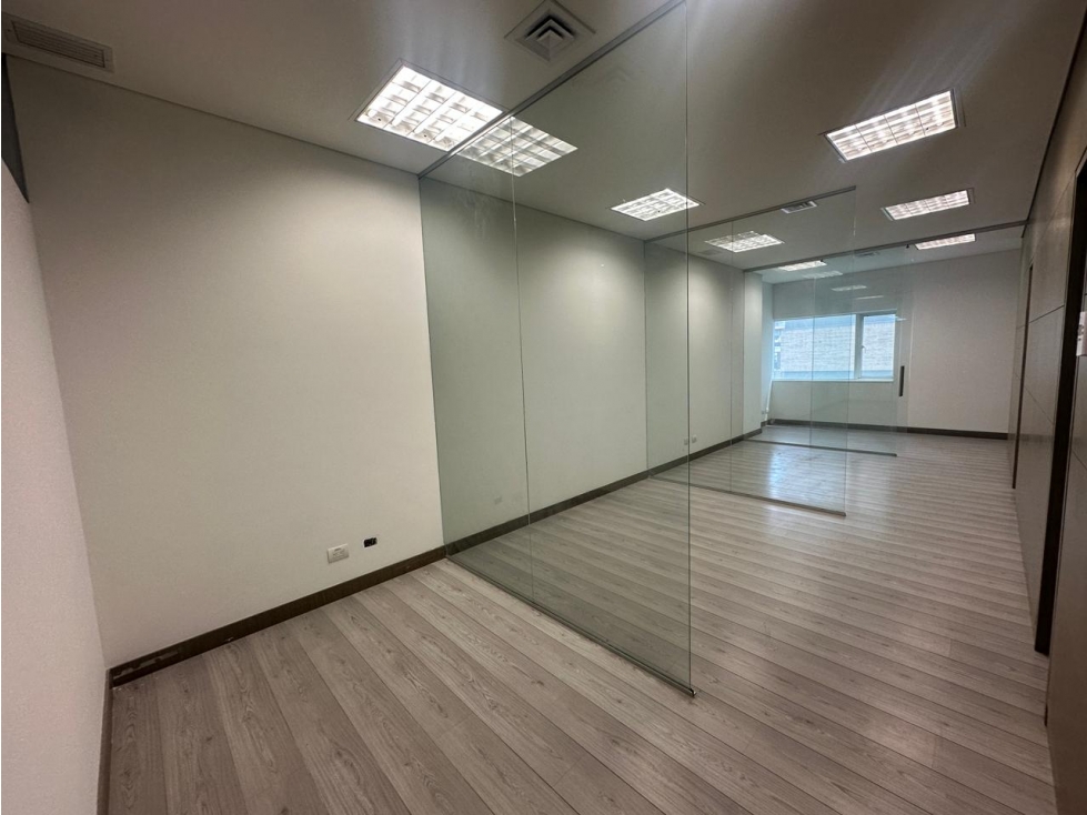 Arriendo oficina Ciudad del Rio - Medellín — foto 2