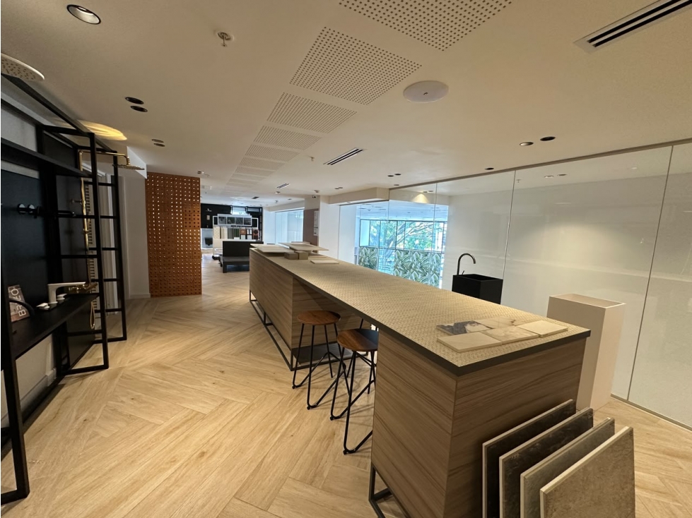 Arriendo local comercial en sector Milla de Oro - Medellín — foto 2