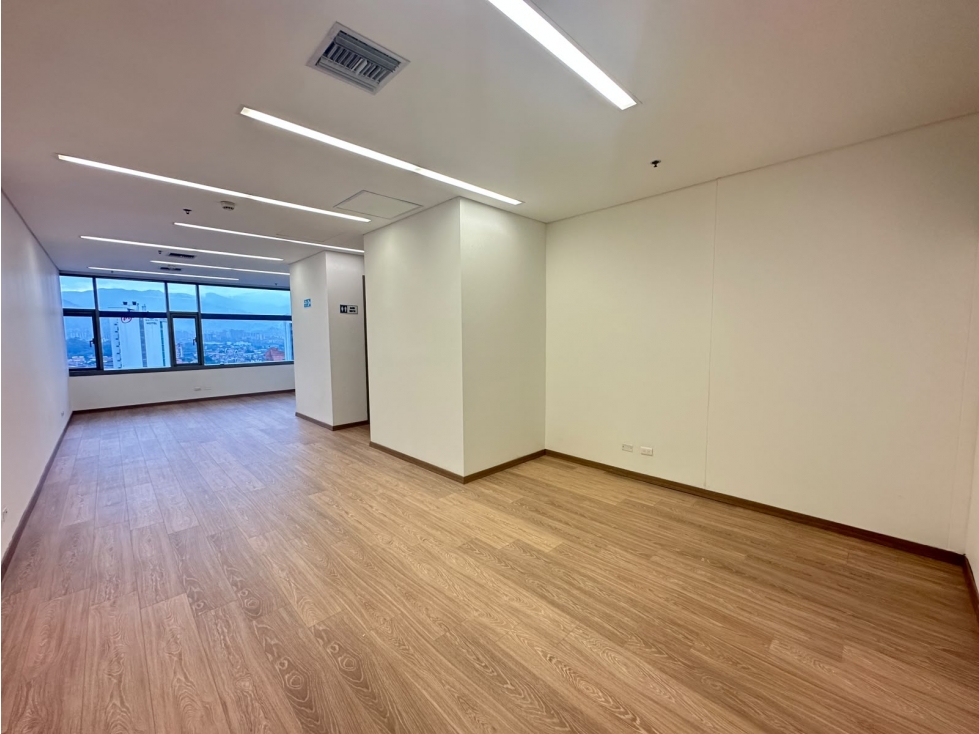 Arriendo Oficina en Milla de Oro - Medellín — foto 3