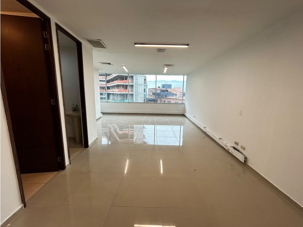 Arriendo de Oficina en Oviedo - Medellín — foto 2