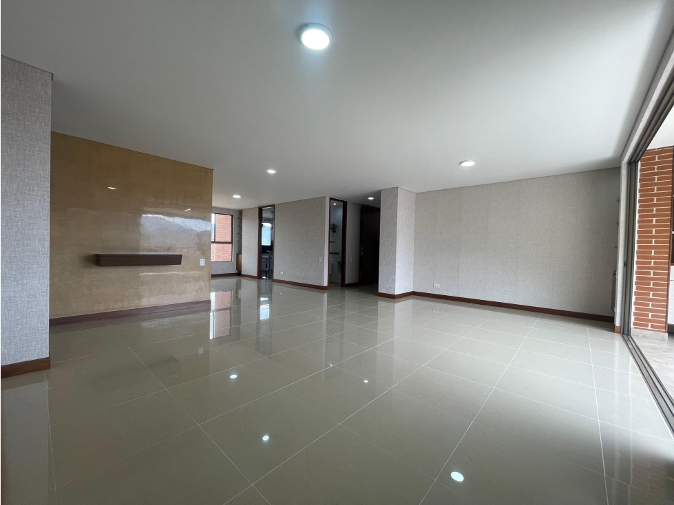 Venta de apartamento en El Poblado, sector Loma de Los Gonzales — foto 3