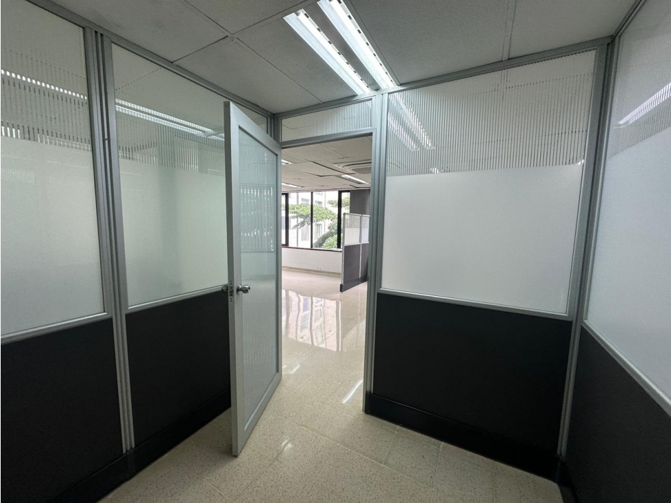 Arriendo Oficina en Milla de Oro - Medellín — foto 4